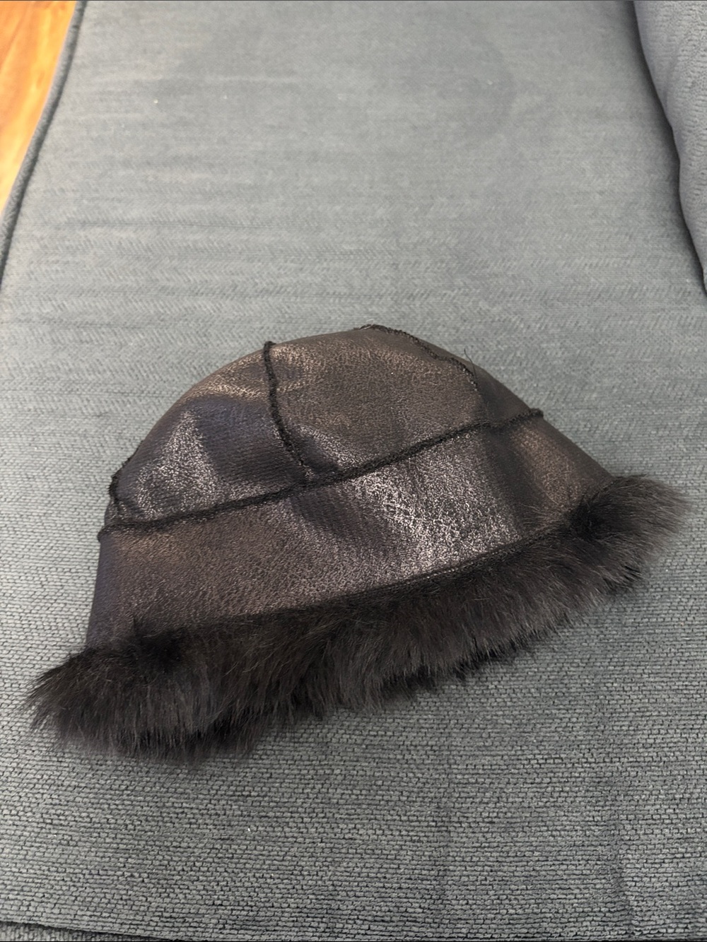 NEW: Faux Fur Black Hat Shoulder Bag Set - Stylish Winter Accessories dust bag - Picture 8 of 10
